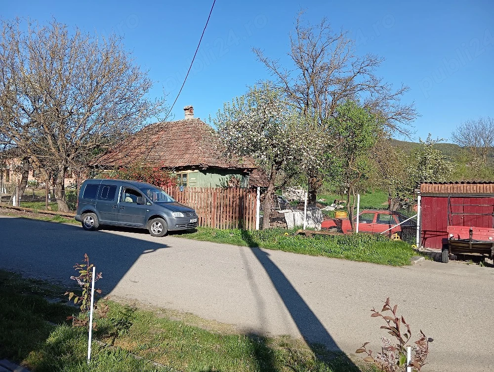 Vand casa veche