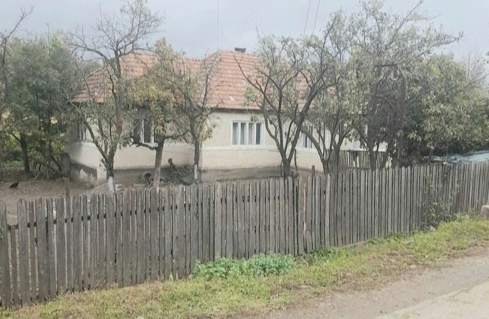 Casă de cărămidă 120 mp cu teren intravilan 32 arii de vanzare construcție 1960 cu actele la zi!