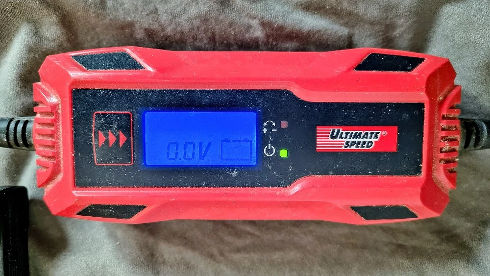 Redresor Auto Ultimate Speed pentru baterie auto 6V - 12V 5A, digital cu microprocesor si display LC