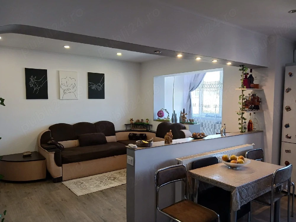 vand apartament 3 camere