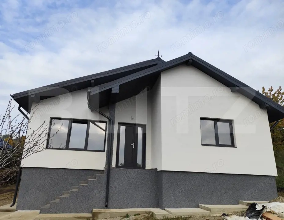 Casă parter cu panoramă deosebită, acces excelent și toate utilitățile