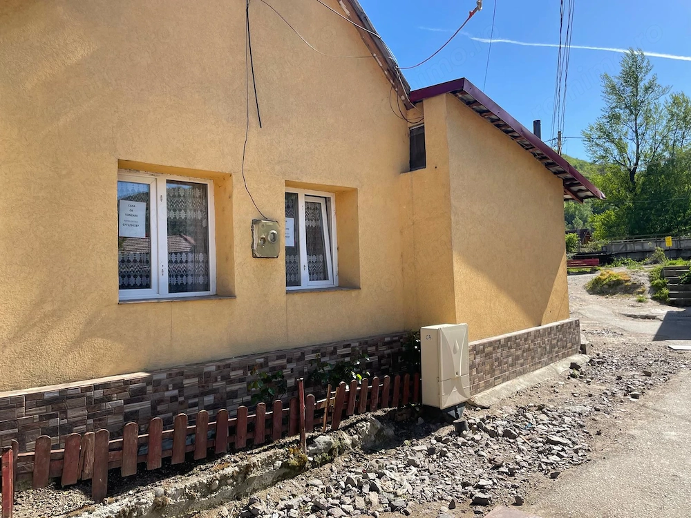 Casa de vânzare în Mehadia, ușor negociabil !