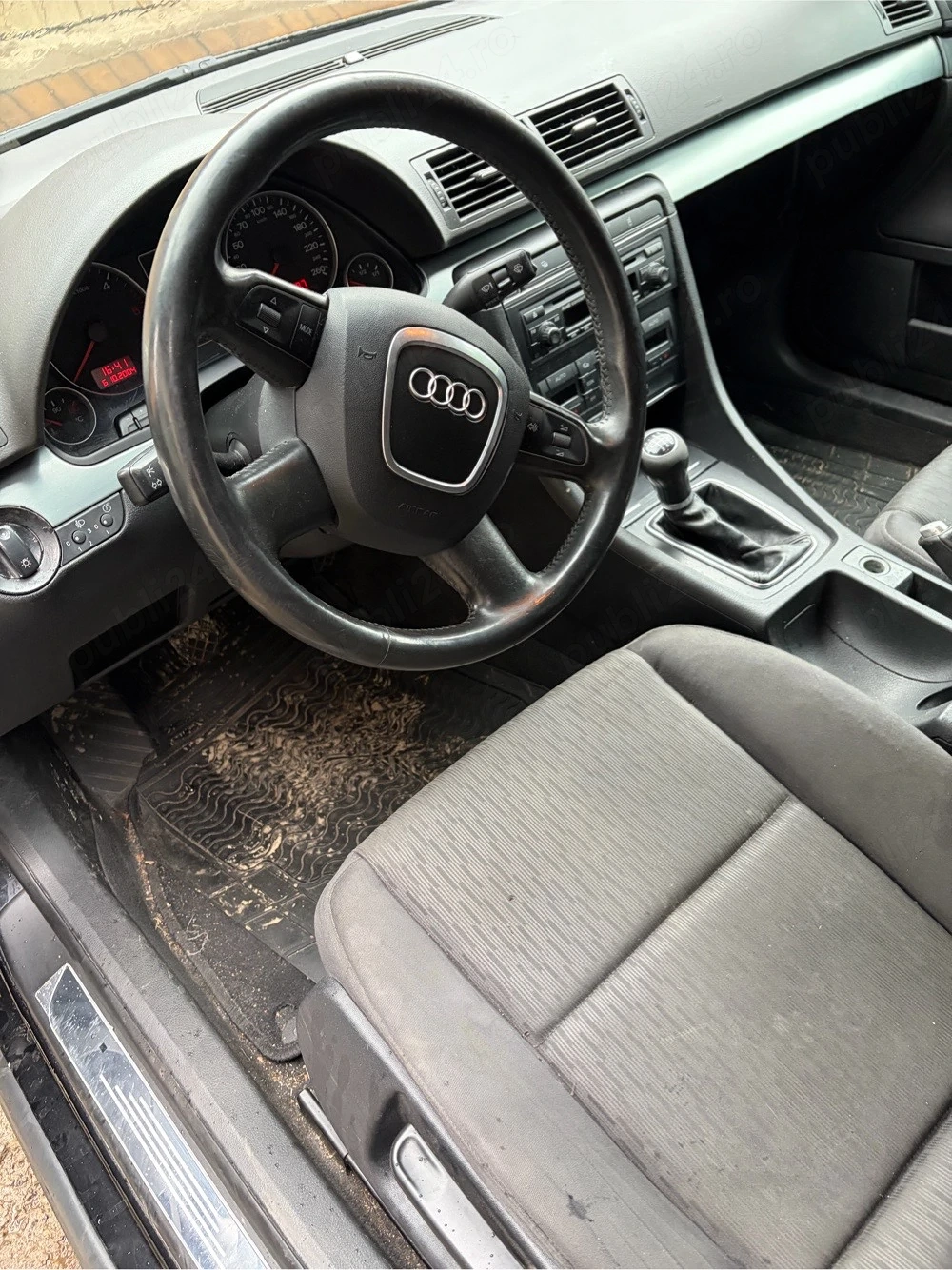 dezmembrez a4 b7 diesel 