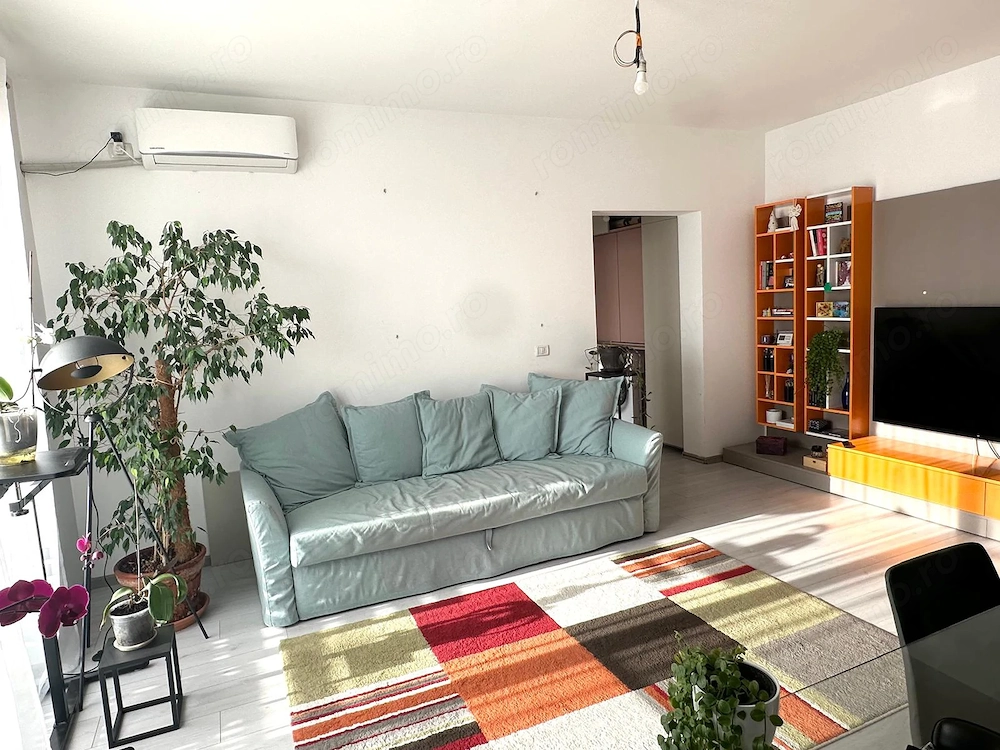 Ofer spre închiriere apartament cu 2 camere, etajul 1