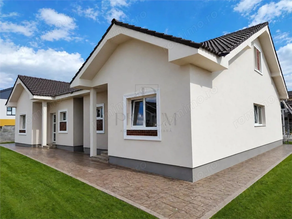 Duplex separat prin baie - toate utilitatile - curent trifazic
