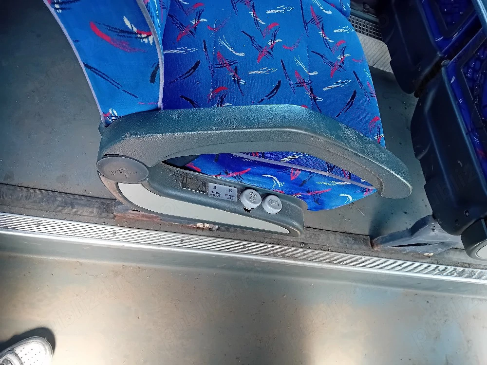 scaune impecapile de autobuz , albastre perfecte pentre rezerve sau pentru folosire imediată, curate