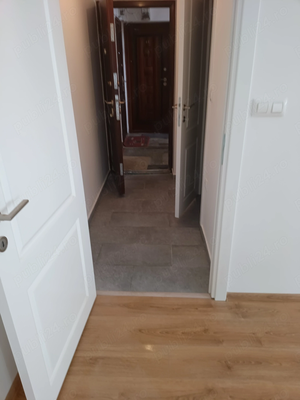 Vând apartament cu 2 camere semidecomandat, Dealurilor Florilor,parter inalt, 52500  negociabil 