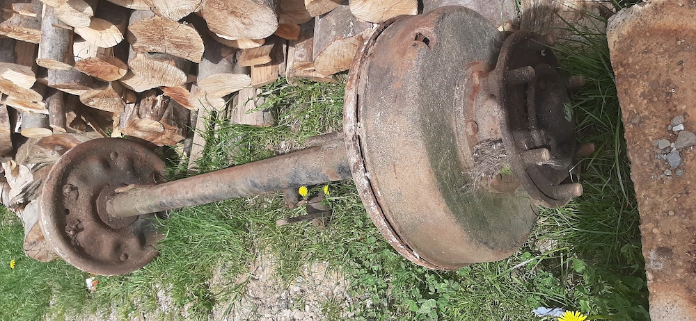 Cauciucuri cu geantă și un ax remorcă 