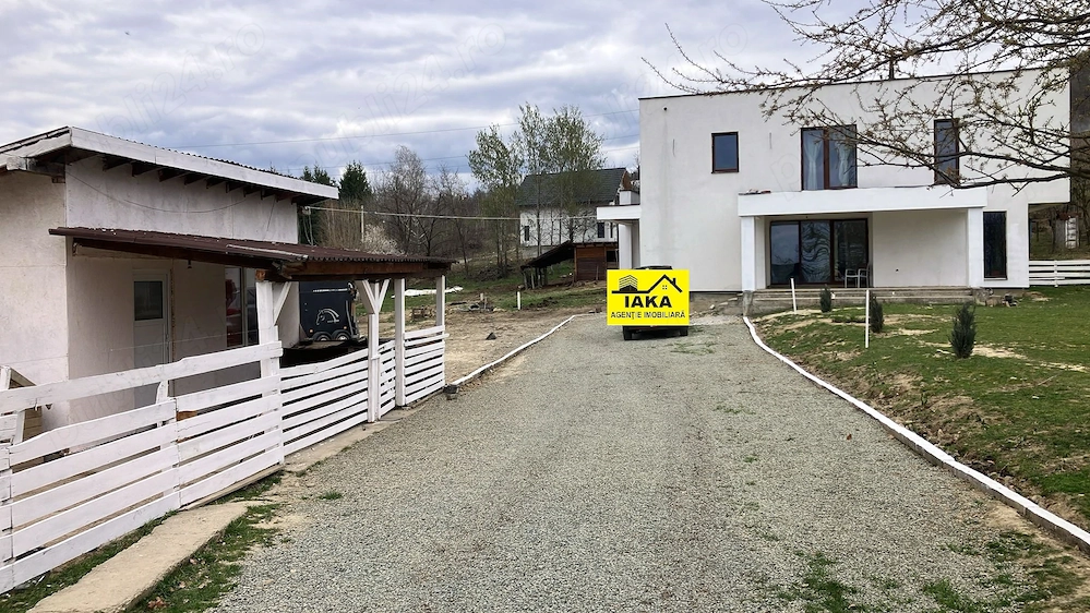 Str.Corbului, casa cu 30 ari teren