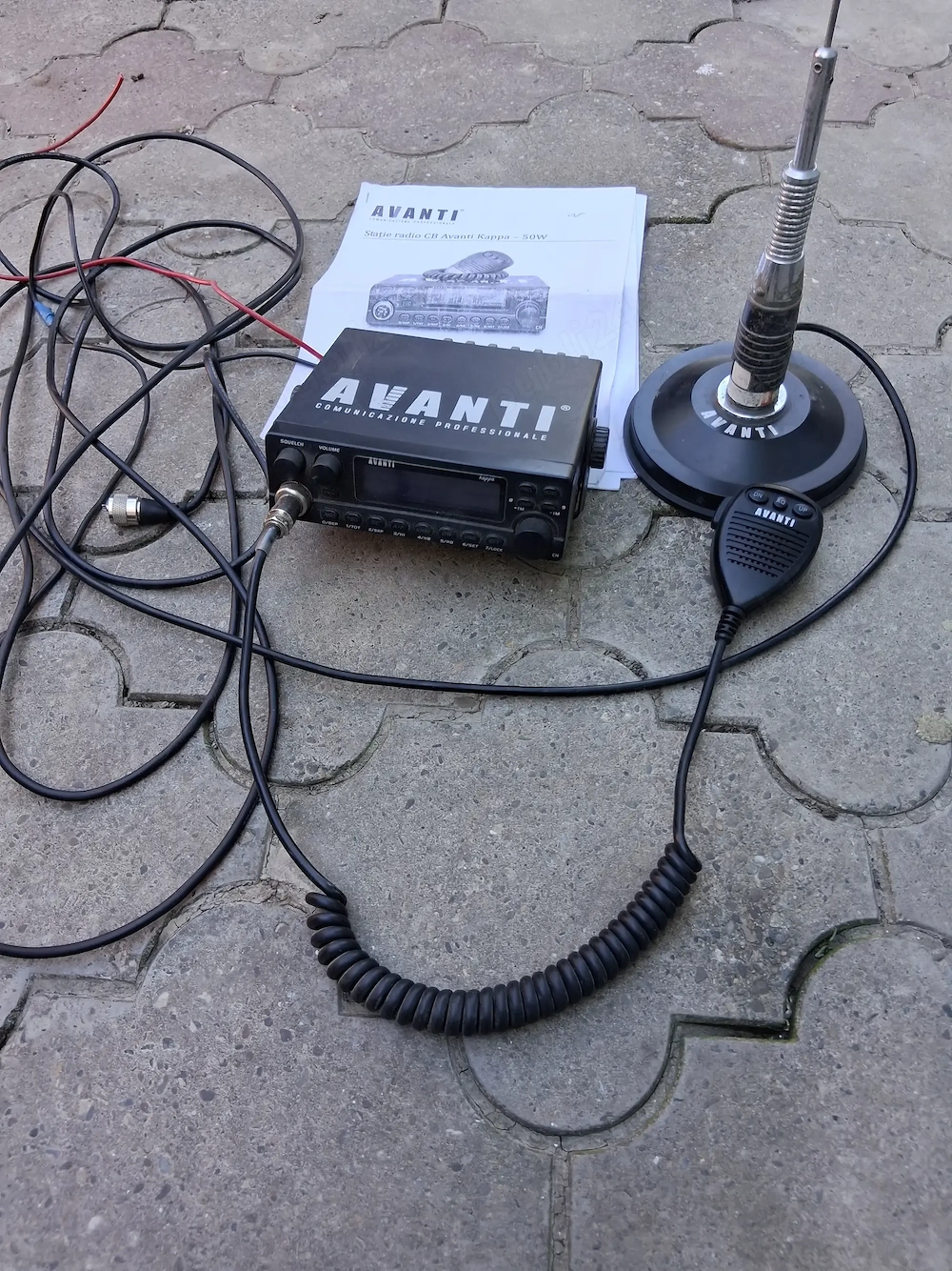 Vând la jumătate cârlig remorcare și stație radio