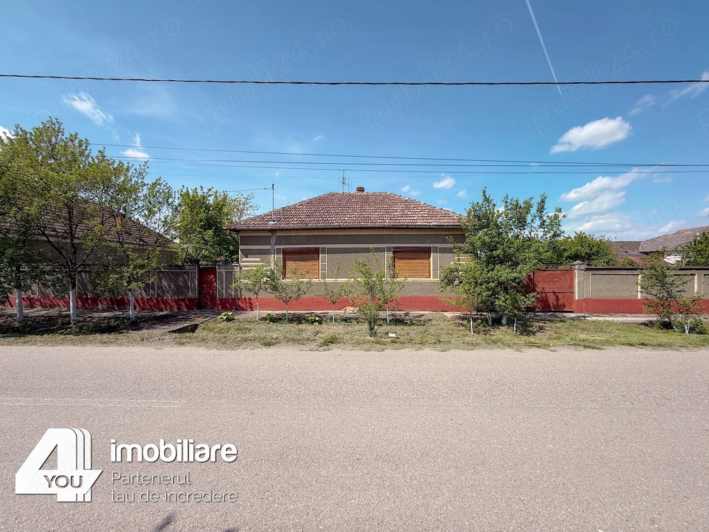 Casă în Chișineu Criș str.Nufarului ,cu teren 2114 mp, fs.37 ml 