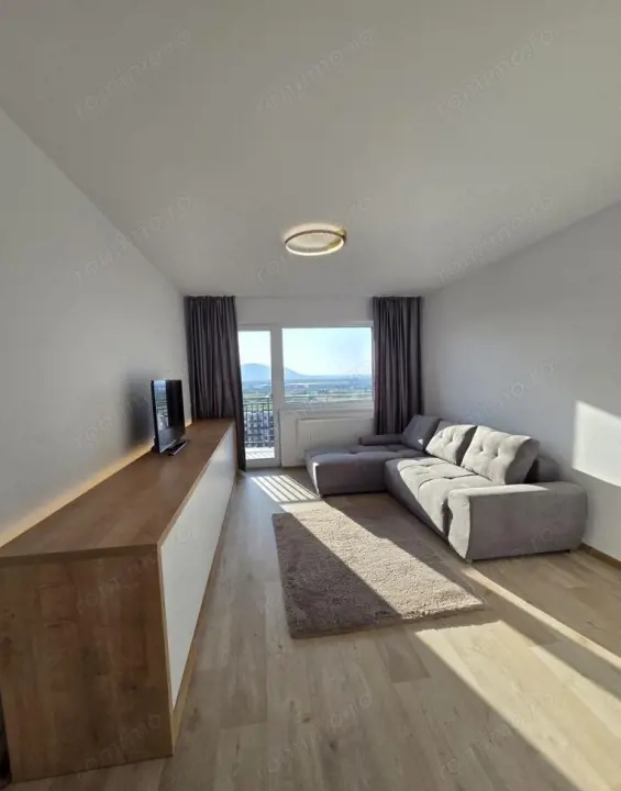 Apartament de 3 camere ( Vedere Panoramica )-Tractorul