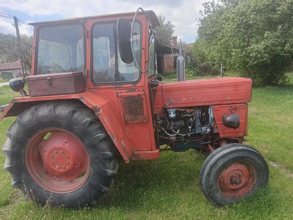 vând tractor 445