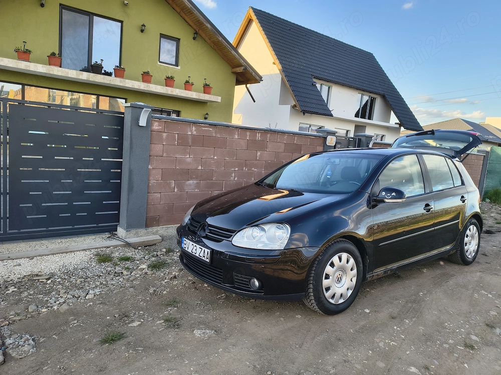 Proprietar,vând wv golf 5,benzina 1,6 instalație gaz ,2006 fab,preț 2550 euro ușor negociabil!