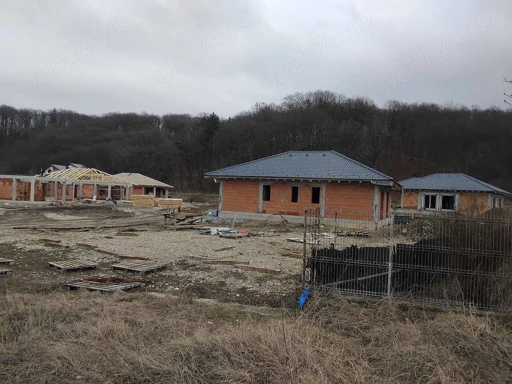 Casa la rosu in Râșnov.  Cartierul Primăverii.  Locatie perfectă la marginea padurii.169900 euro 
