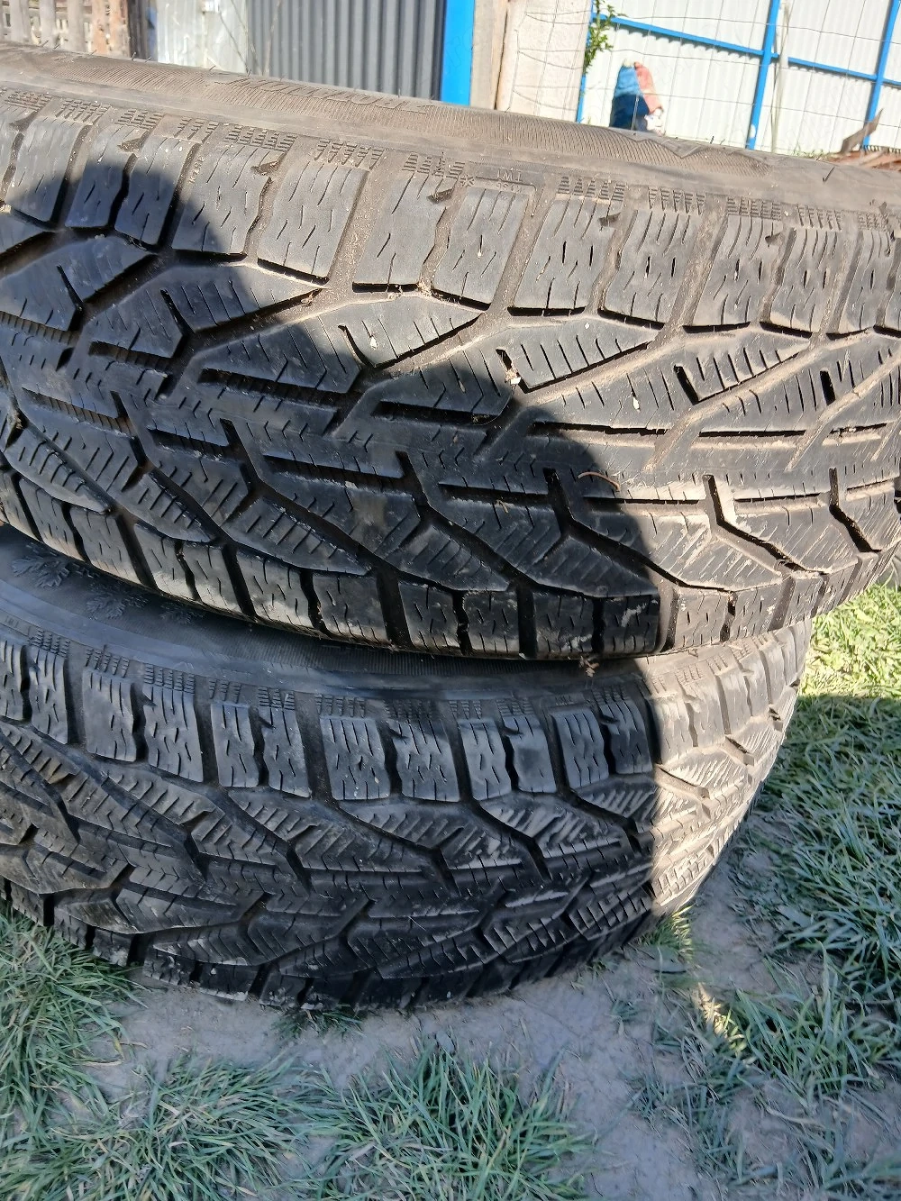 Doua cauciucuri 235/60 R18