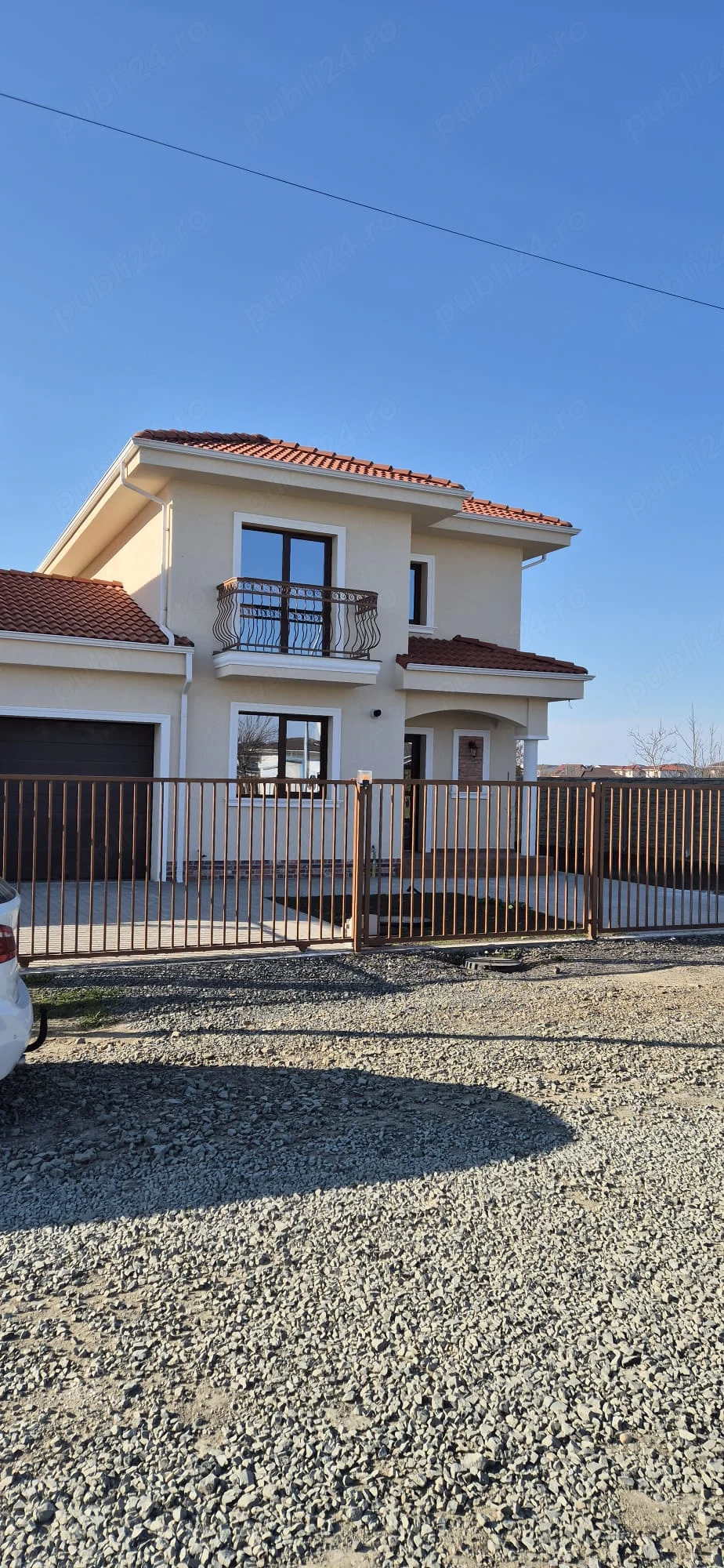 Proprietar vand casa cu garaj in Dumbravita