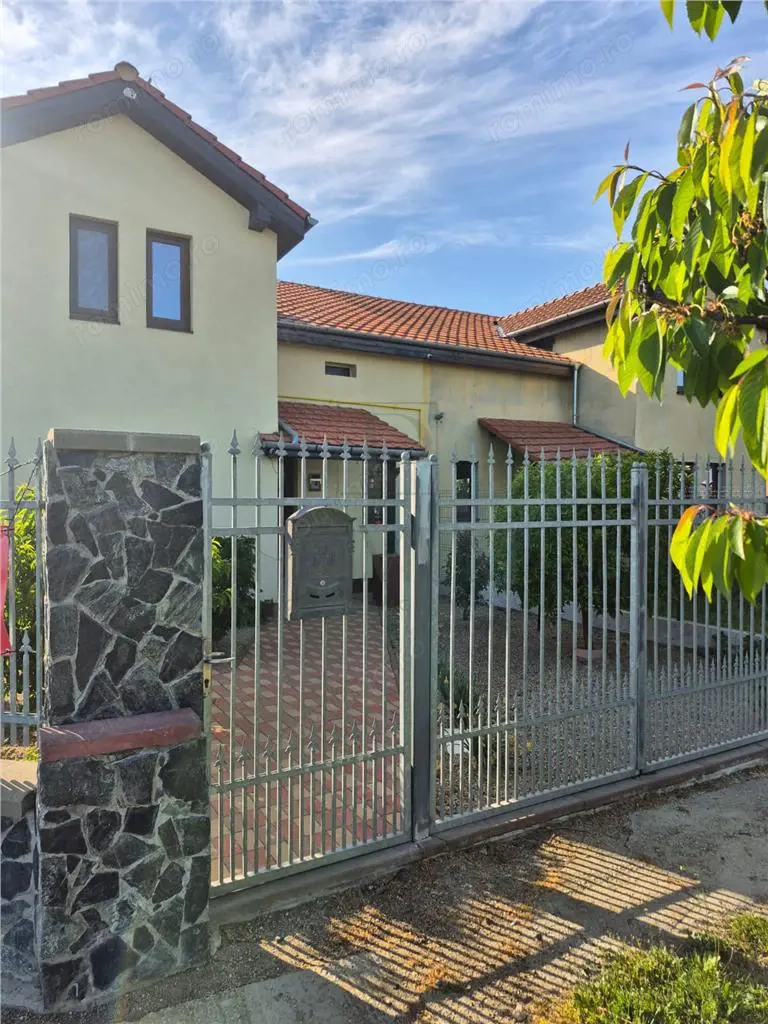 DUPLEX 5 CAMERE - ZONA LINISTITA - TOATE UTILITATILE - GATA DE MUTAT