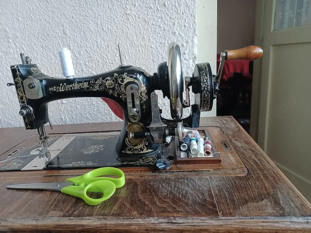 Mașină de cusut antică Wertheim