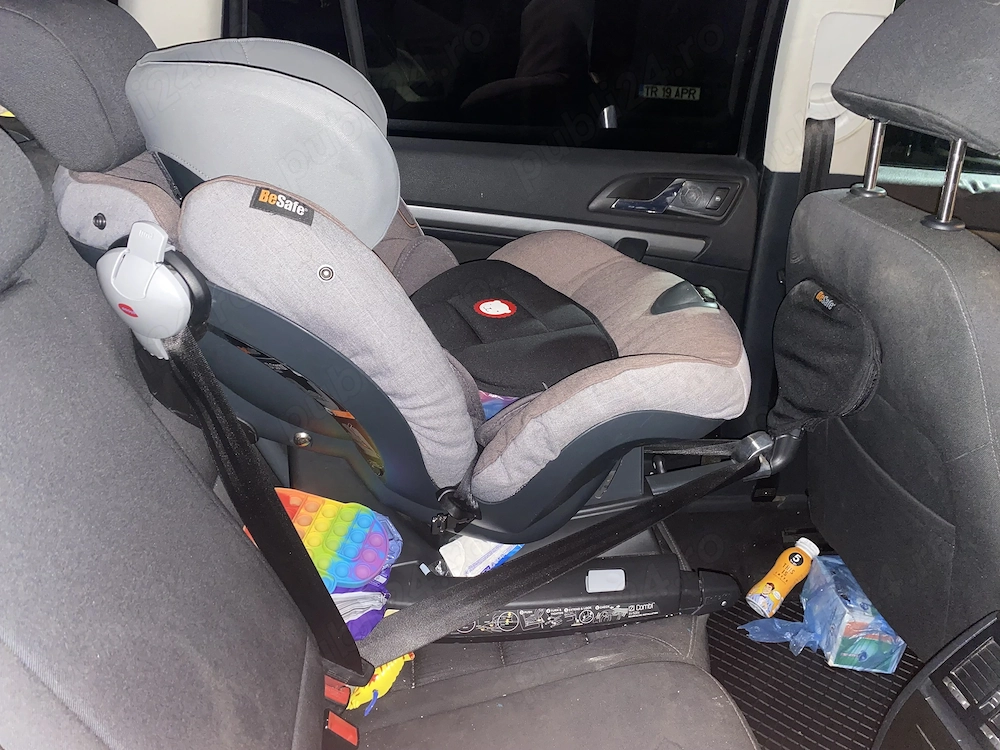 Scaun auto copil de la 6 luni, cu isofix.
