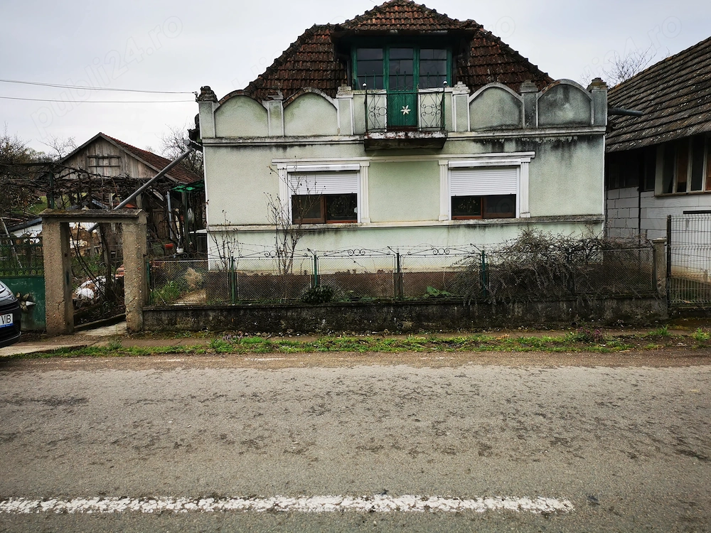 Casa cu teren de vanzare