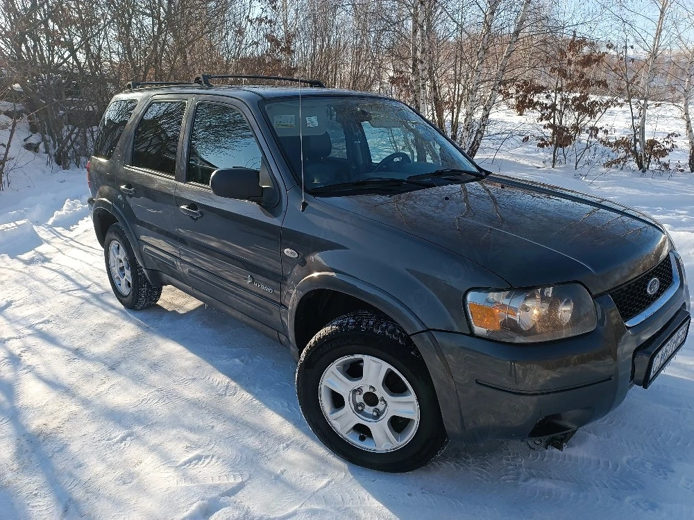 Vând Ford Escape Hybrid 