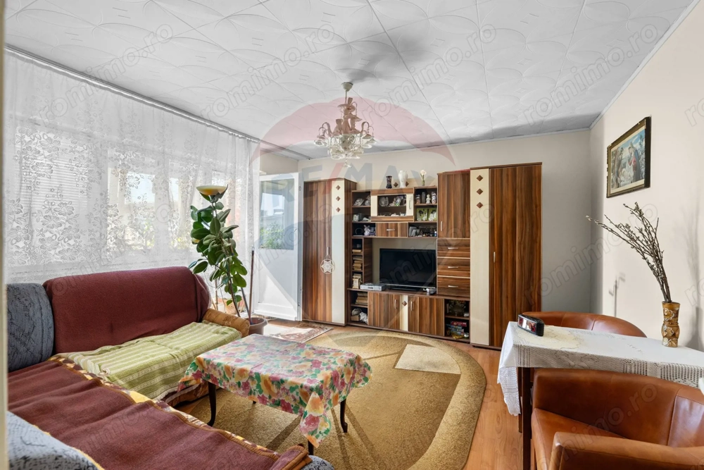 Apartament cu 3 camere de vânzare - zona Aurel Vlaicu