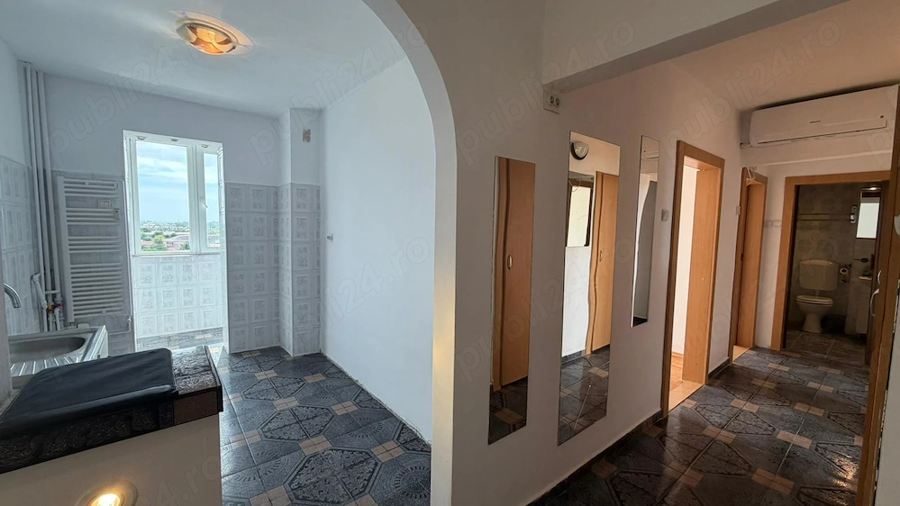 3 camere,65 mpu, zona Turist,bloc anvelopat,2 lifturi,decomandat. Negociabil!