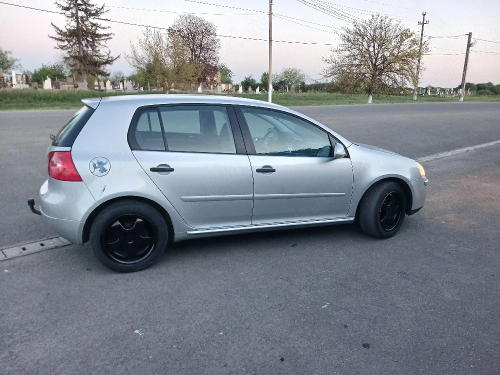 Vand golf 5 diesel 1,9 unic proprietar in ROMANIA 