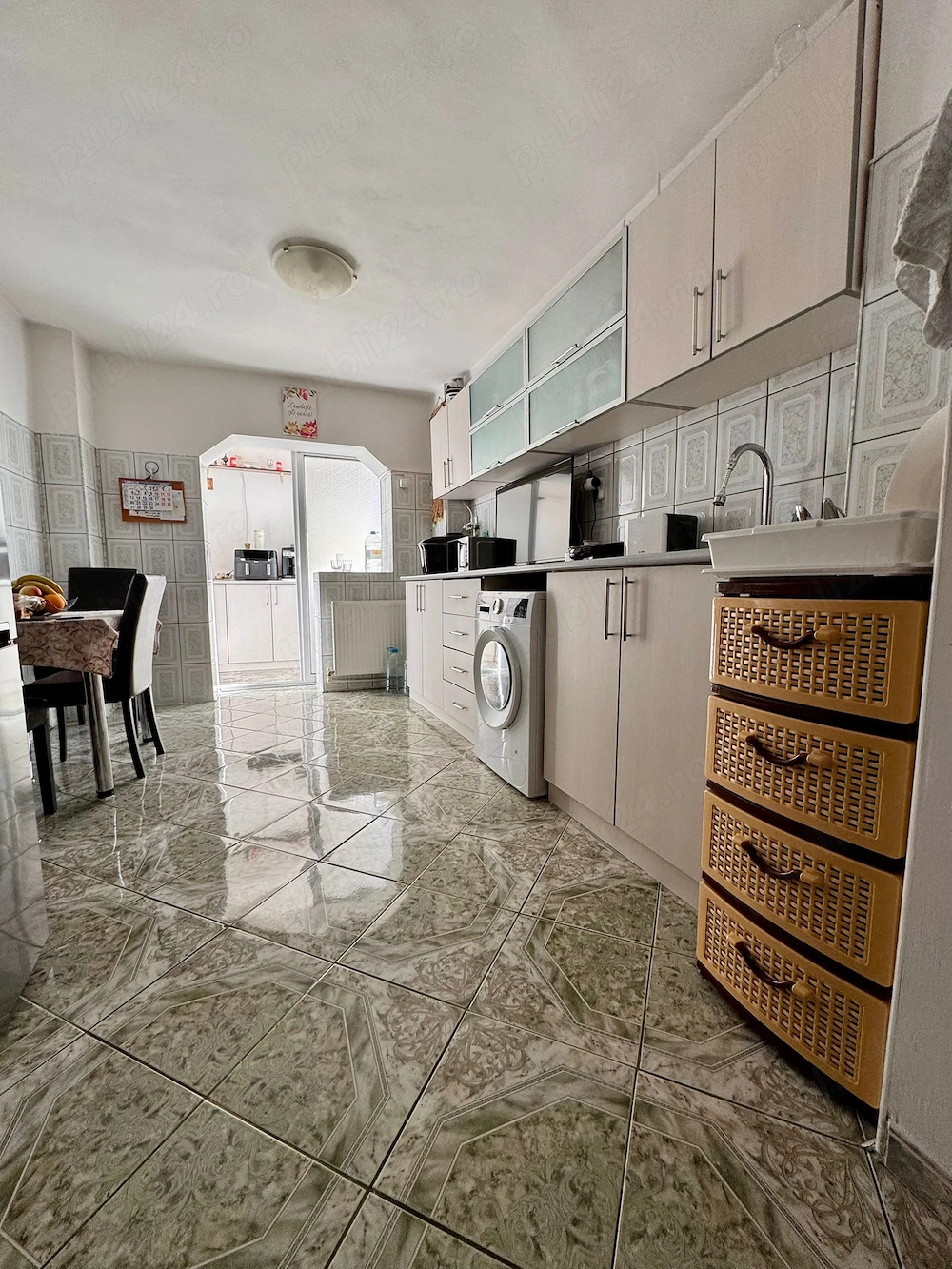 Ofer spre vanzare apartament cu 3 camere