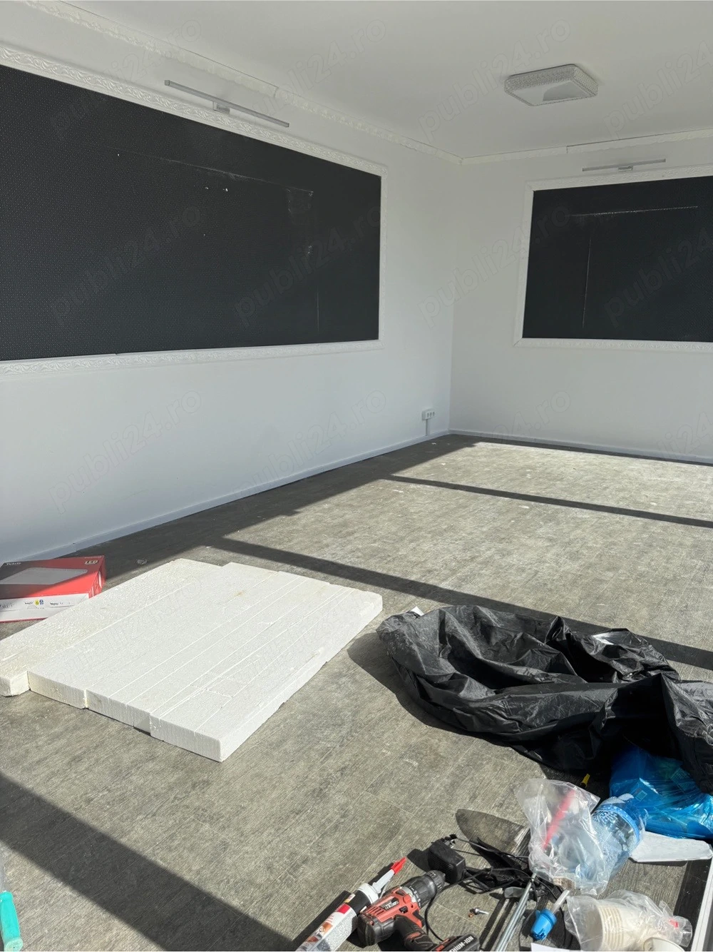 Container 6 metri lungime cu 3 metri latime pret 4500  euro