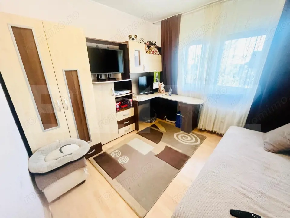 Apartament 2 camere, semidecomandat, mobilat, cu loc de parcare zona - Rogerius