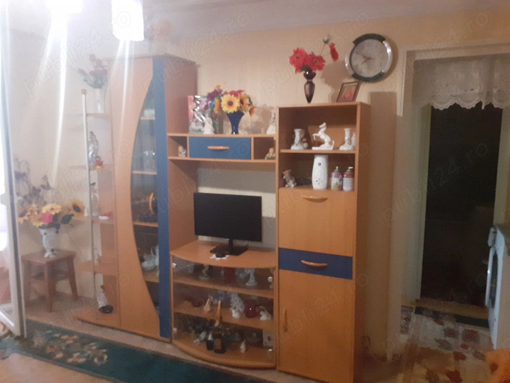 Vanzare  Apart. 3 camere cf.2, semidec., et.2 din 4, mobilat si supr. utila 44.mp. Zona Viziru 1,   