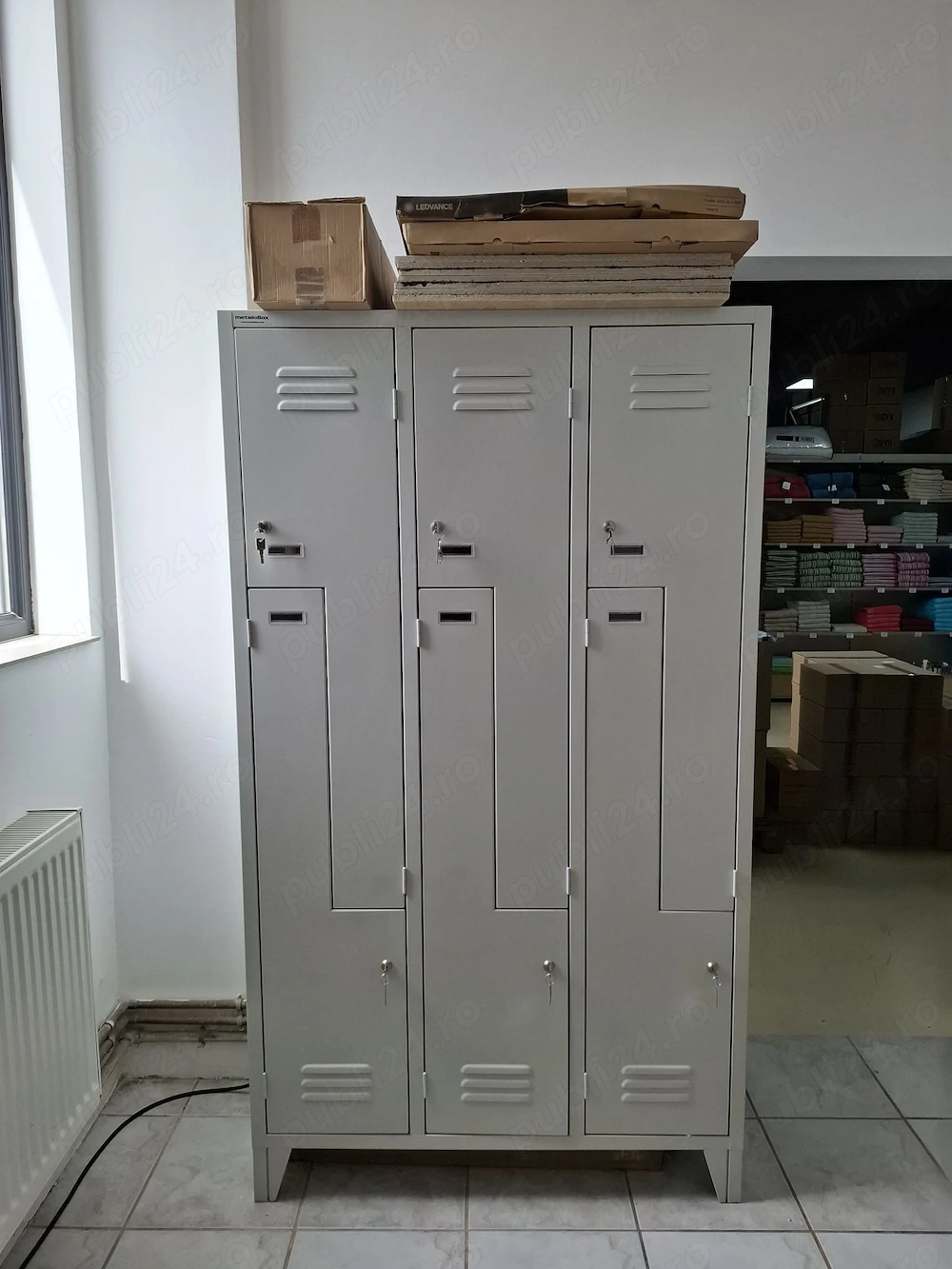 Vând 2 vestiare metalice cu 6 compartimente, 1800x1020x500 mm