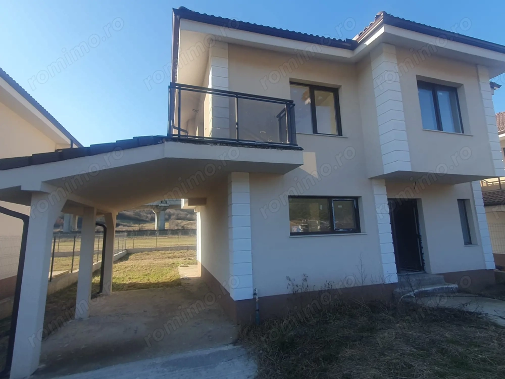 Vand case noi  in Luna de sus!