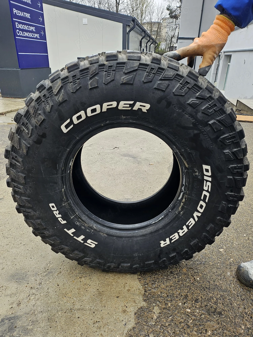 Vând anvelope Discoverer STT pro