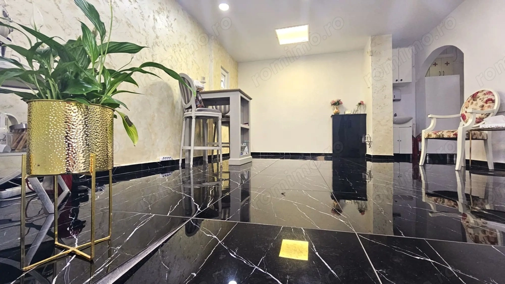 Inchiriez spatiu comercial de 3 camere pe Plopilor!