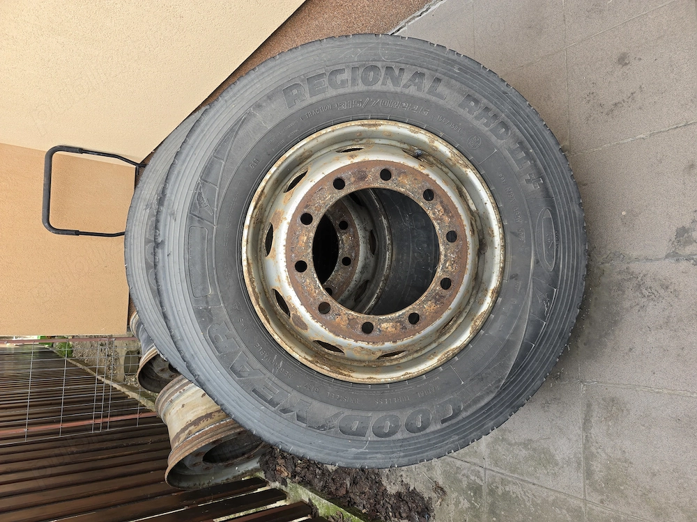 4 Jante Motrica cu Cauciucuri uzate (20%) + 2 Jante Remorca.