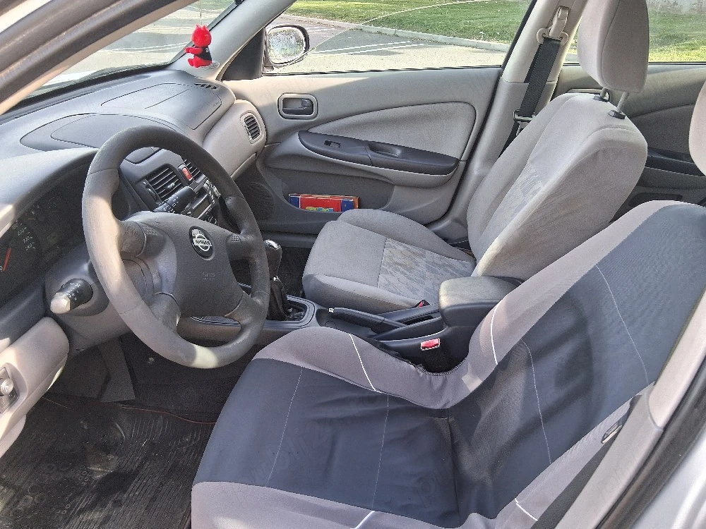 Vând Nissan almera an 2001