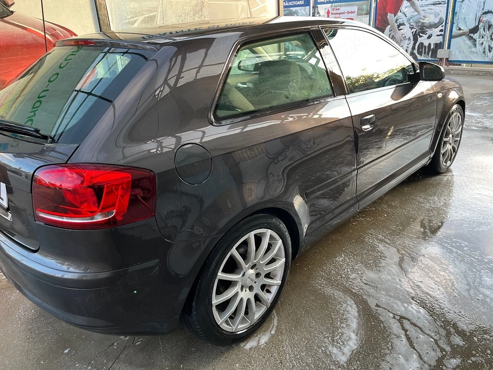 audi A 3 in 2 usi, 1.6 benzina