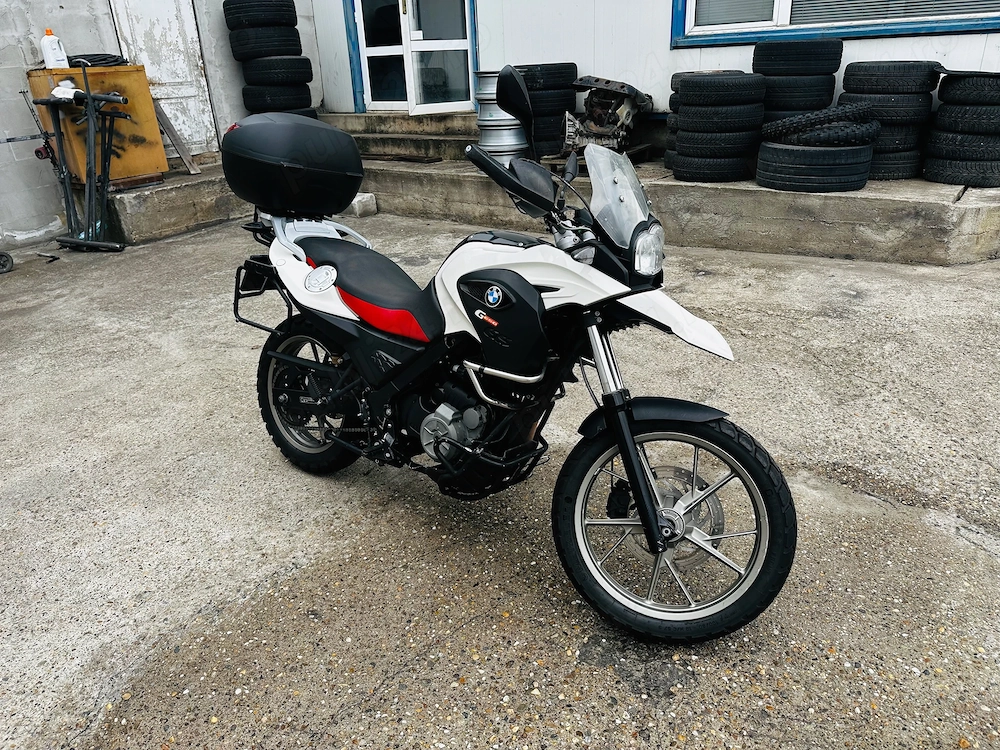 Motocicletă BMW G650 GS la 54.000 km, eșapament Remus ROX, top box GIVI
