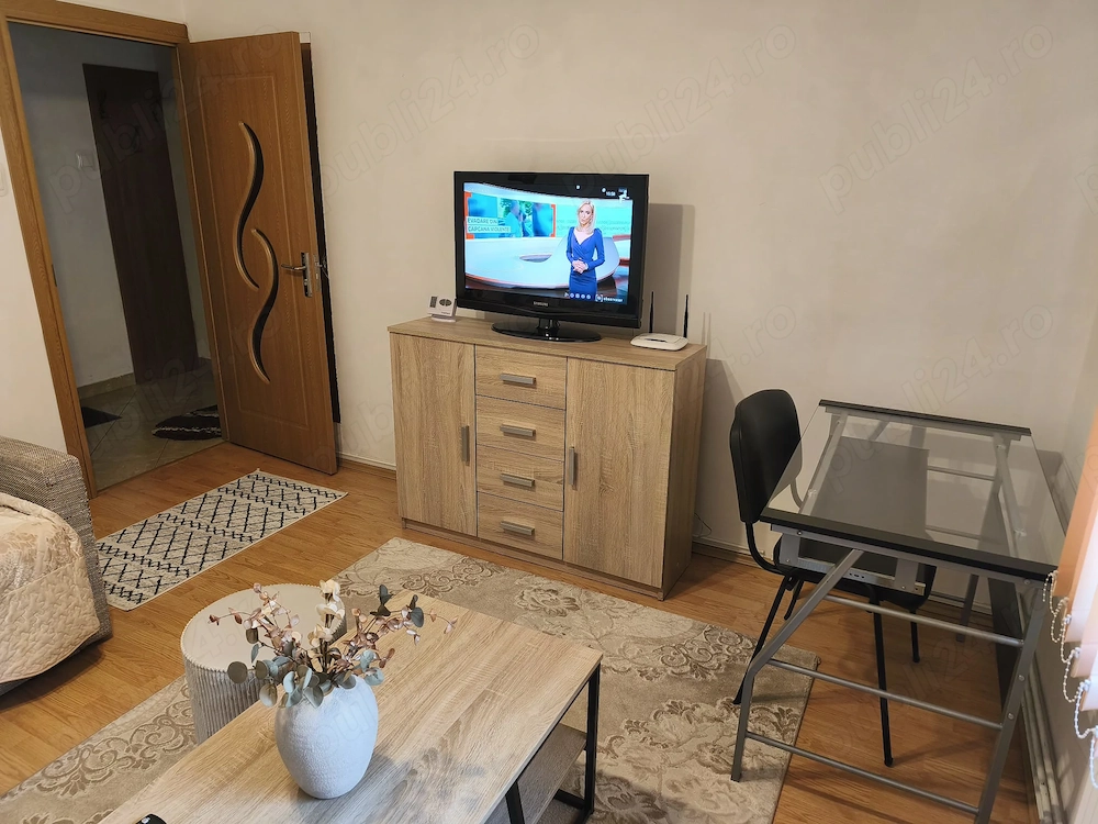 Dau în chirie garsonieră amenajată confort I la parter 4 în bloc de garsoniere în cartierul Dâmbul P