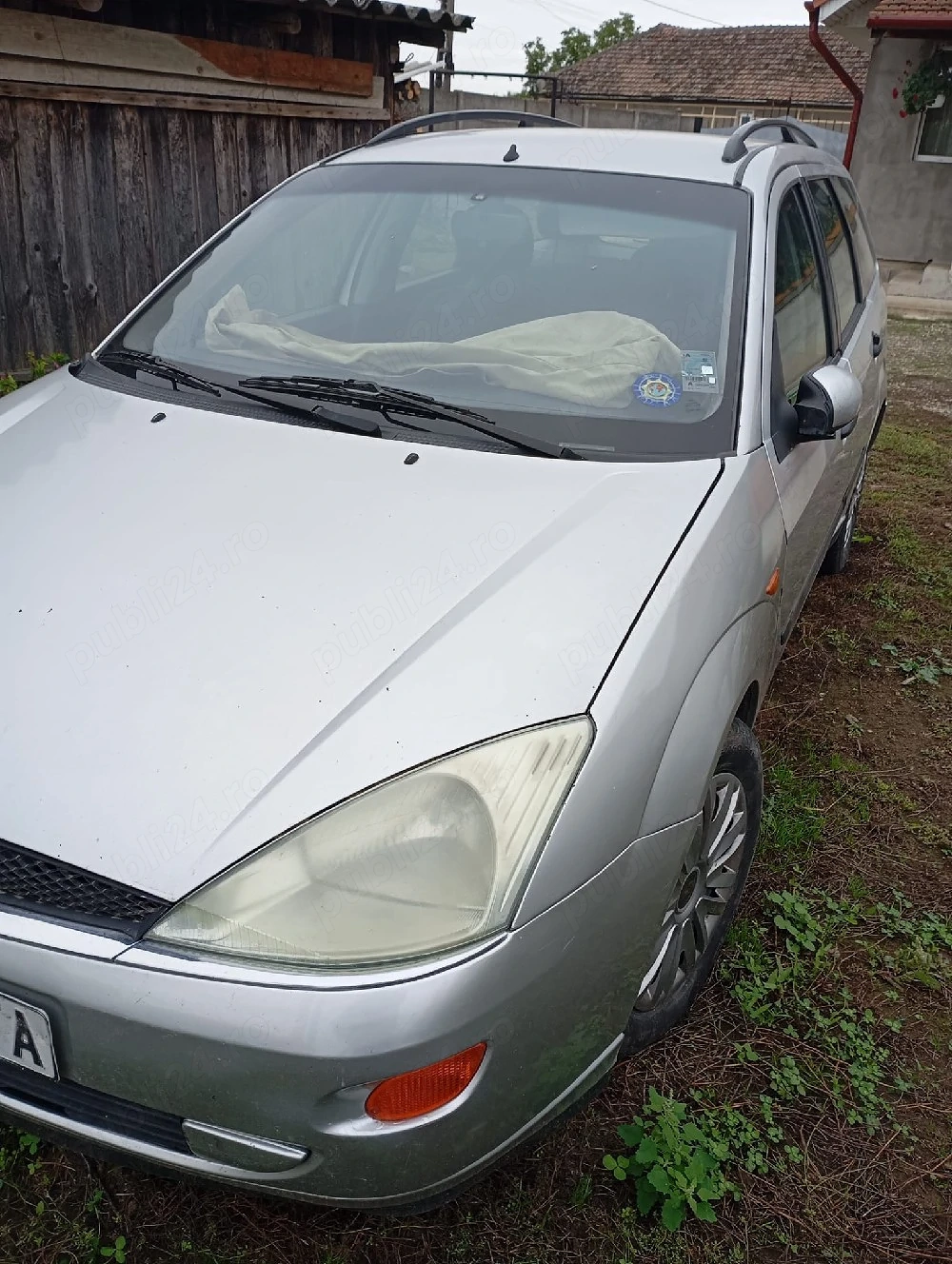 Vand ford focus din 2000