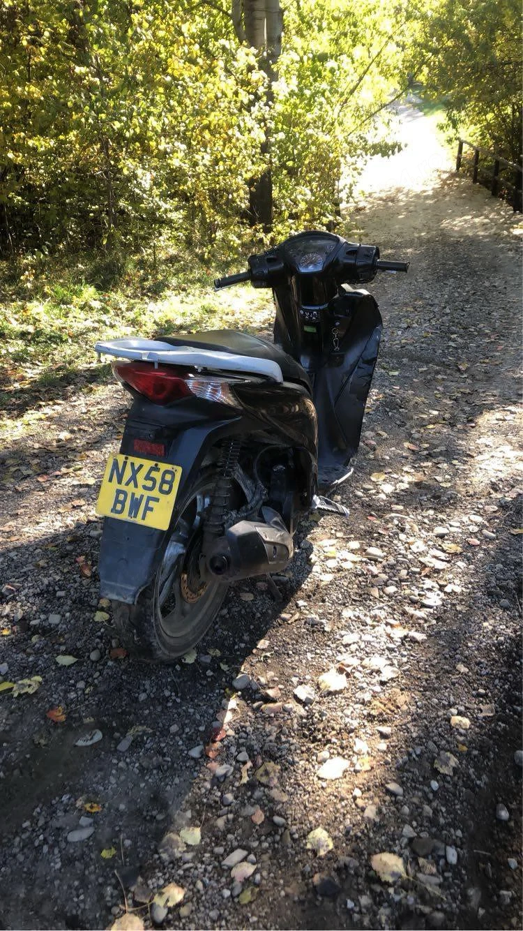 vând scuter honda sh 125 an fabricație 2019 