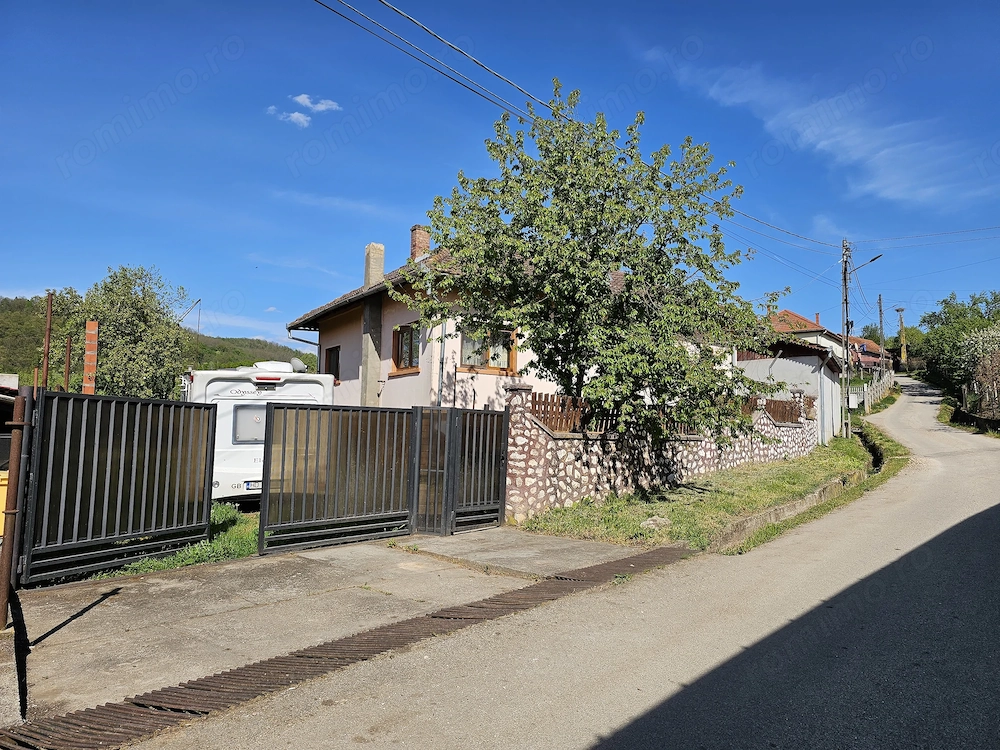 Casă P+1 cu Panouri Fotovoltaice 6.3kW și Independență Energetică