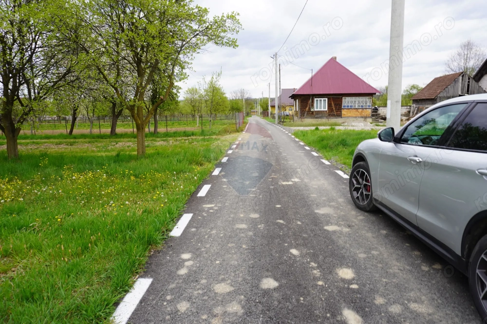 Teren Intravilan de 2.216 mp în Sarasău