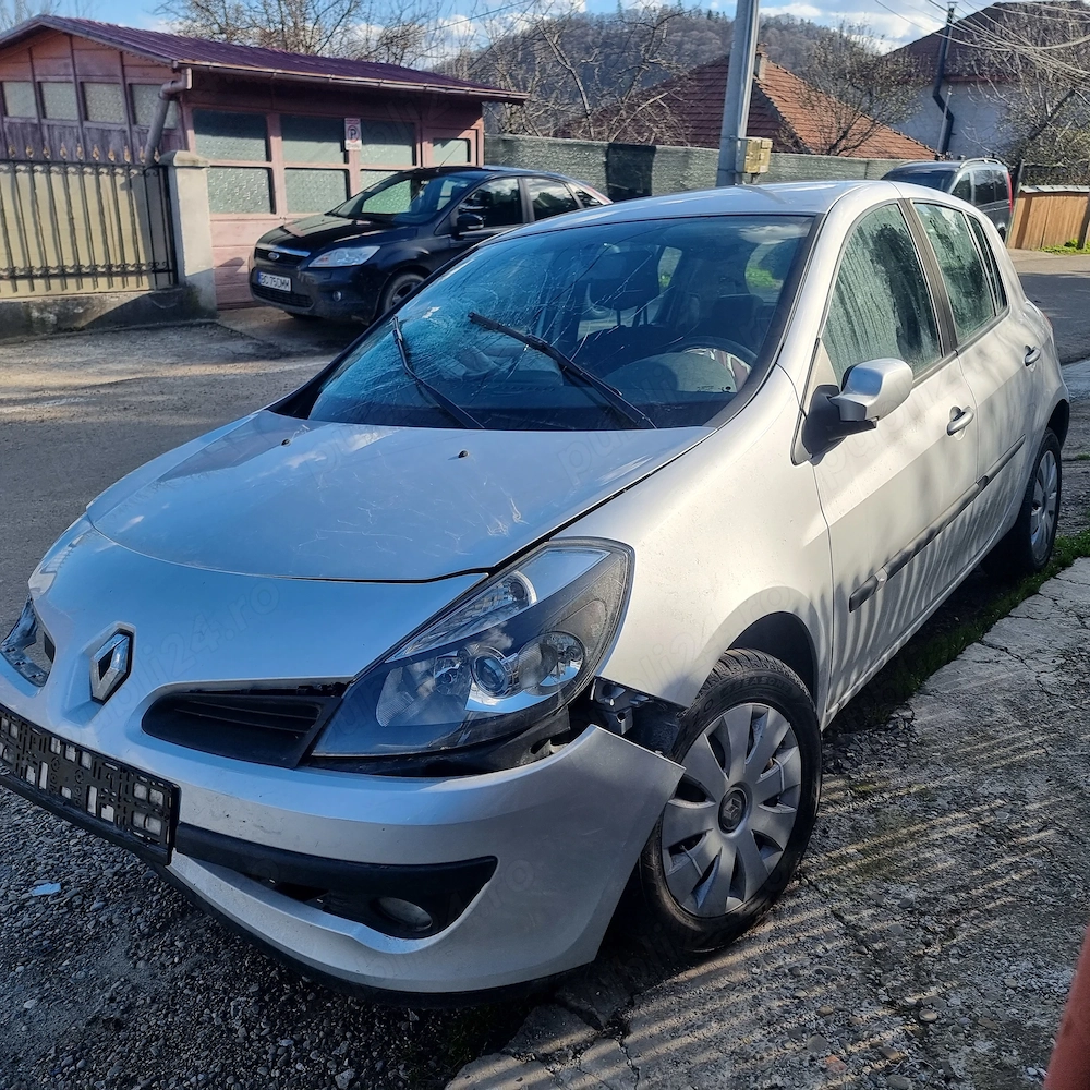 Dezmembrez Renault Clio 3,1.2 Benzină, 55kw 75Cp,Cod:D4F-D7