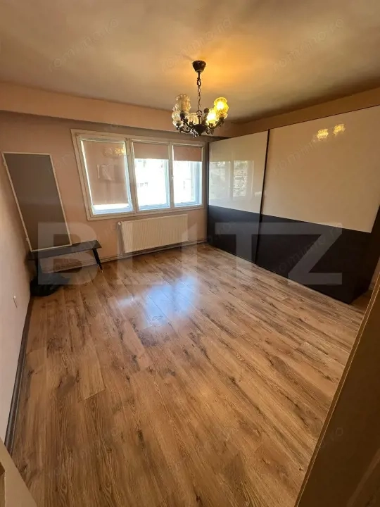 Apartament 4 camere decomandat, etaj intermediar, parcare, Mănăștur