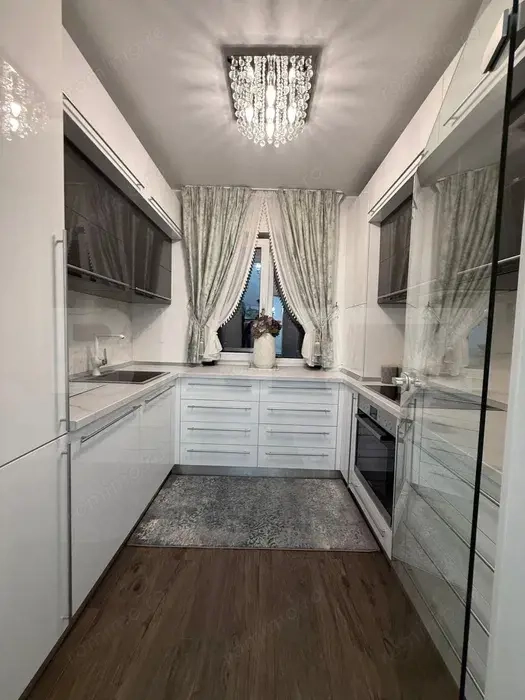 Apartament de Lux | 3 camere | 2 Bai | 80mp, parcare -  Zona Vivo 