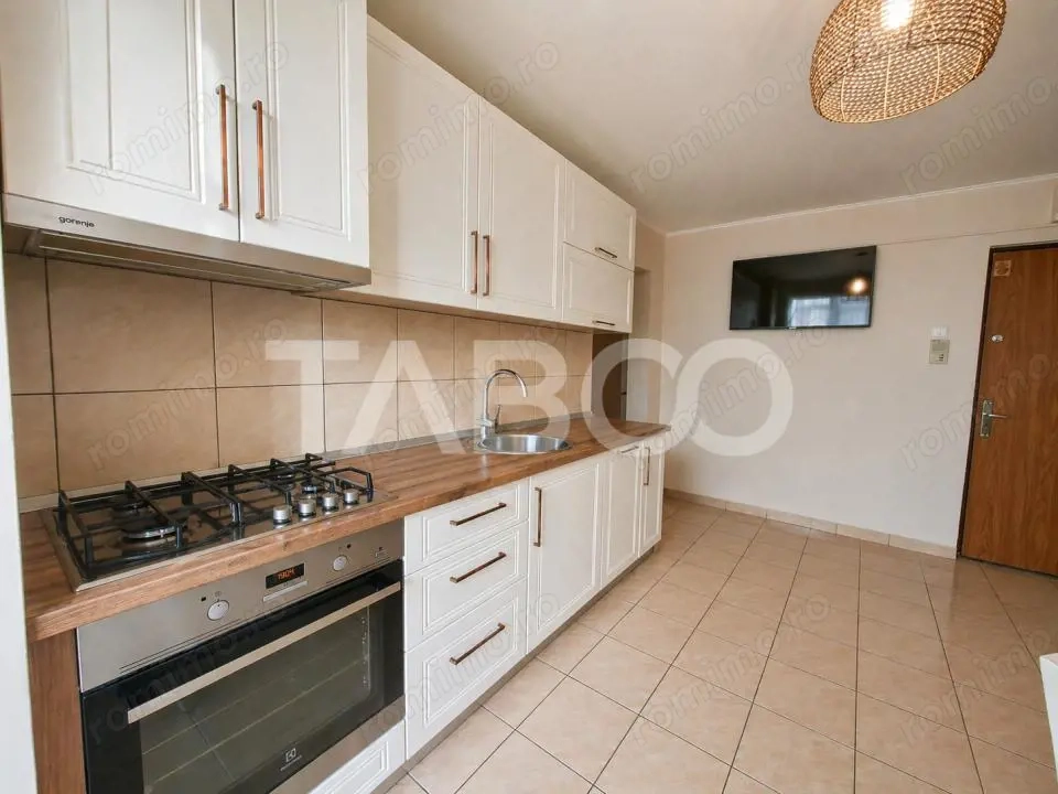 Apartament decomandat de vanzare 3 camere pivnita Vasile Aaron